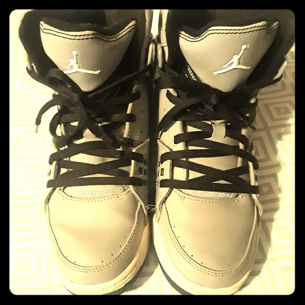 Jordan's grey & black white size 6y